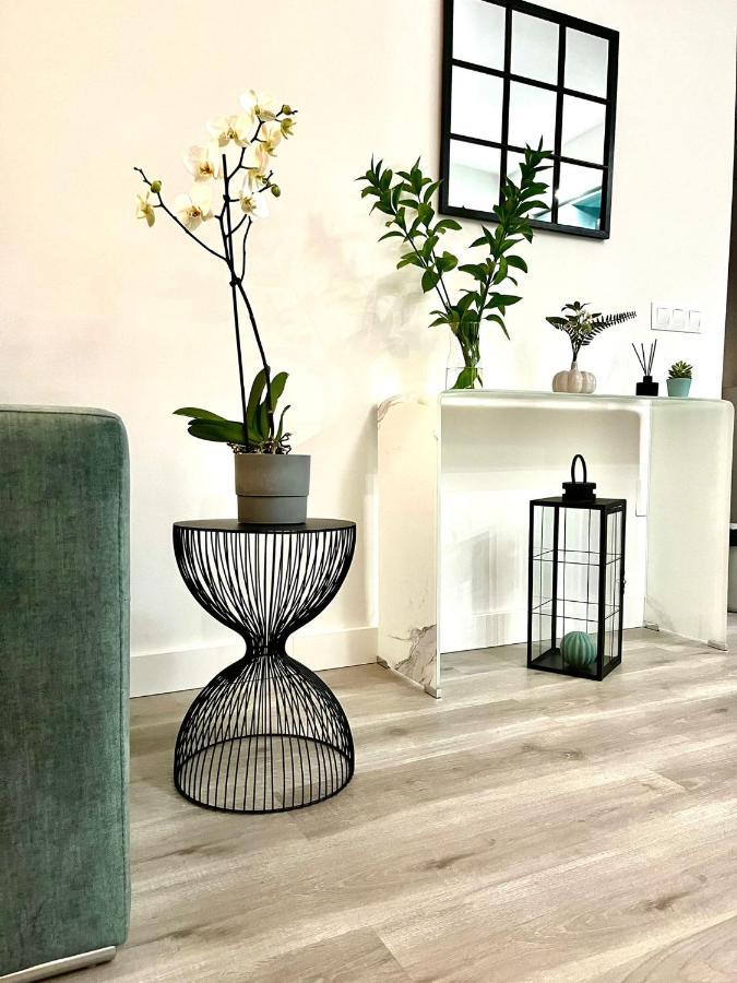 Divina Home Apartments ลากาลาเดมิฮาส ภายนอก รูปภาพ